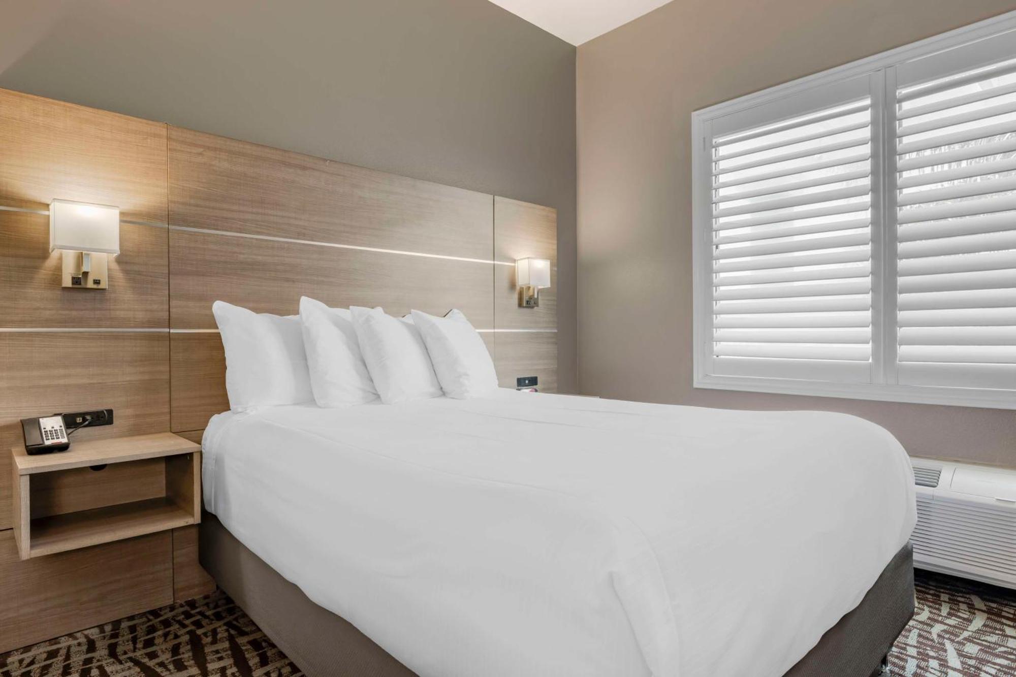 Best Western Plus Lake Elsinore Inn & Suites Eksteriør bilde