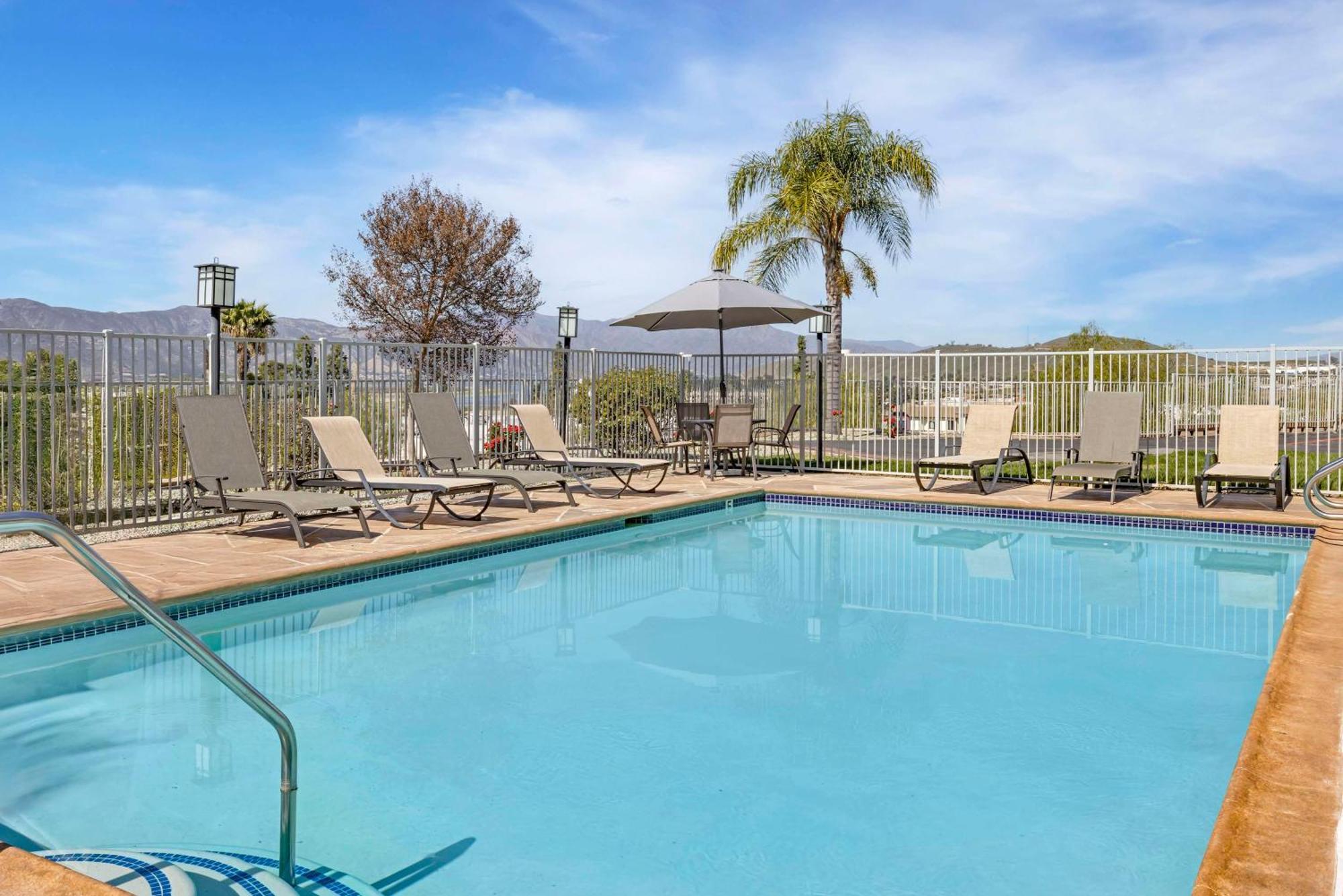 Best Western Plus Lake Elsinore Inn & Suites Eksteriør bilde